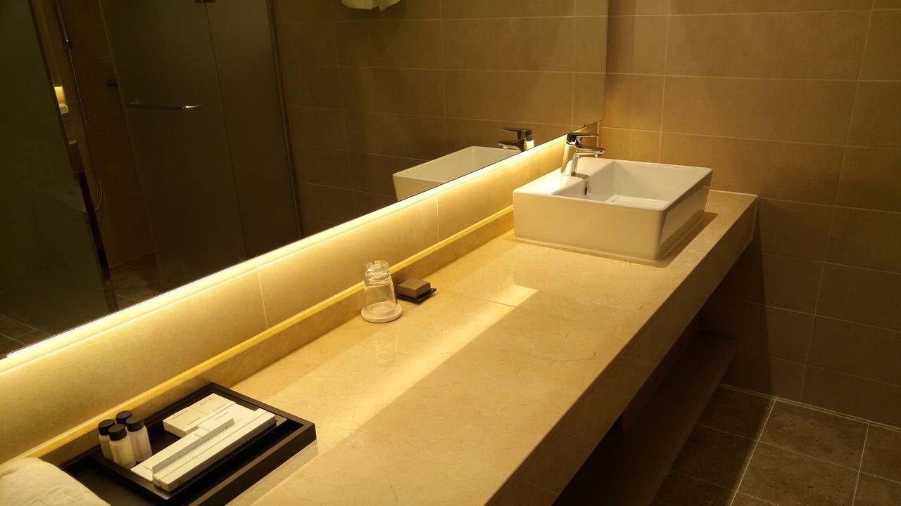 J Square Hotel And Wedding Jinju Exterior foto