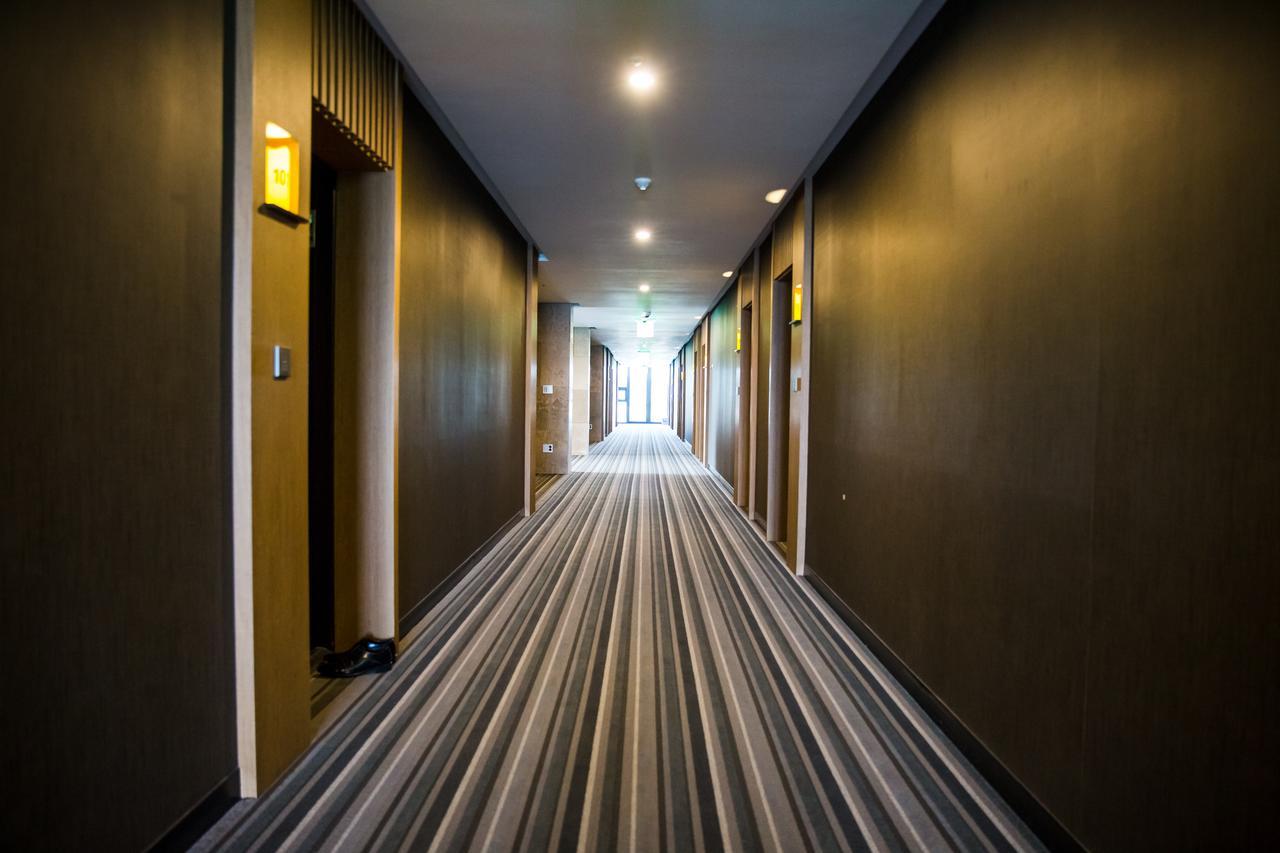 J Square Hotel And Wedding Jinju Exterior foto