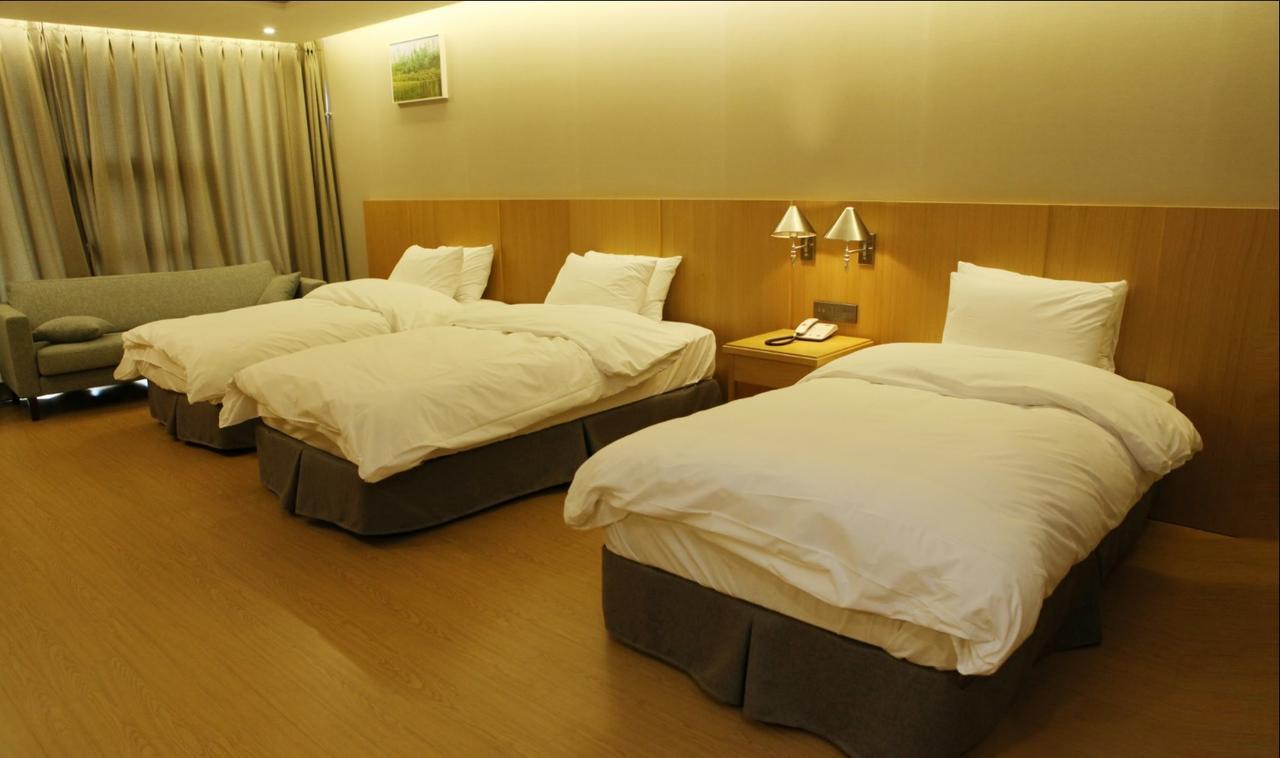 J Square Hotel And Wedding Jinju Exterior foto