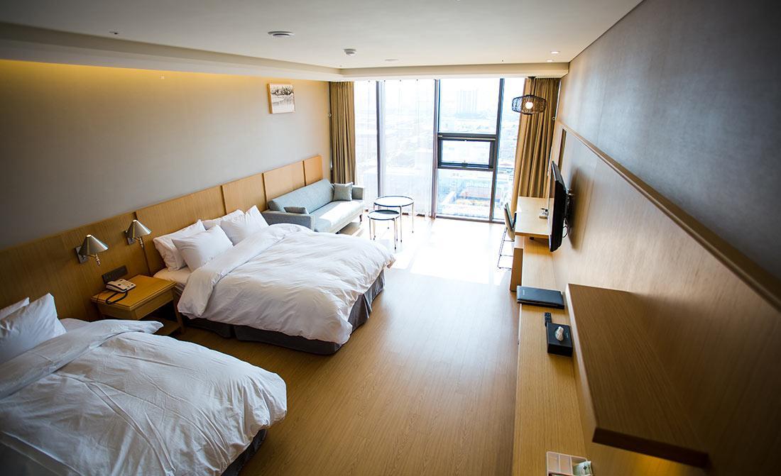 J Square Hotel And Wedding Jinju Exterior foto